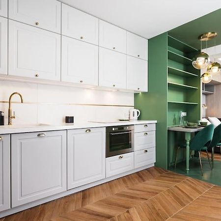 Verdant Oasis - Old Town Studio - By Upstairs Cracovia Exterior foto