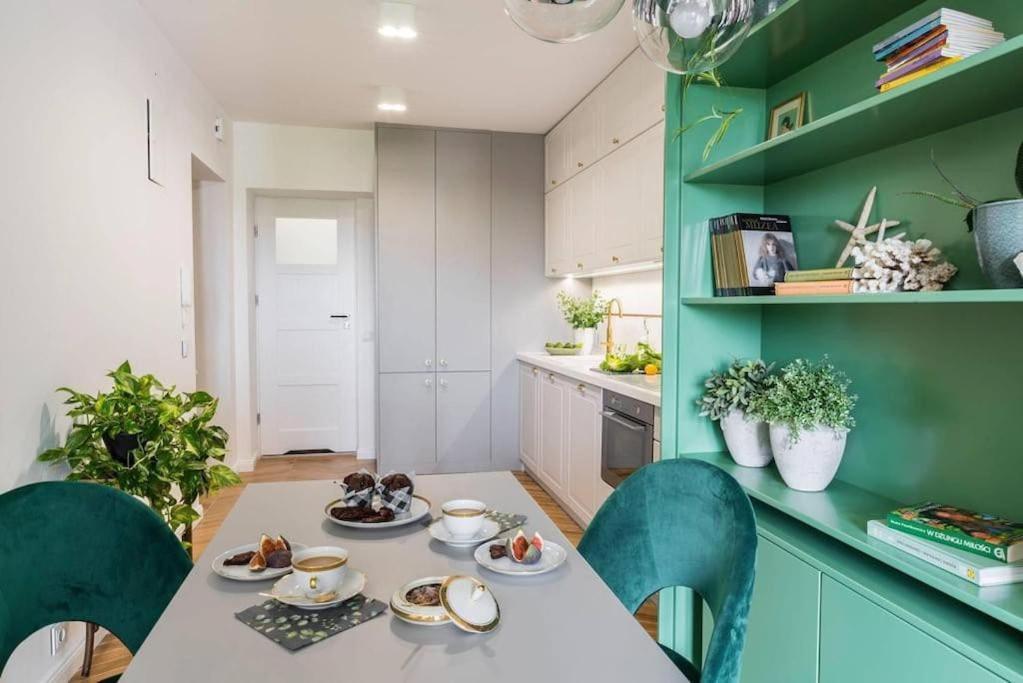 Verdant Oasis - Old Town Studio - By Upstairs Cracovia Exterior foto