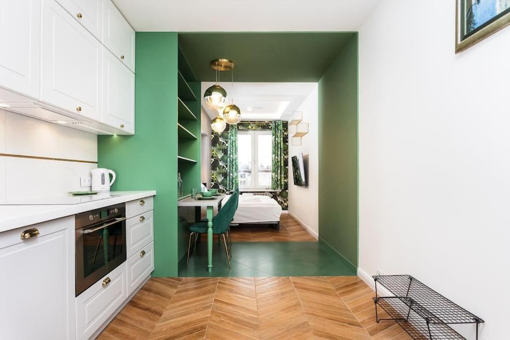 Verdant Oasis - Old Town Studio - By Upstairs Cracovia Exterior foto