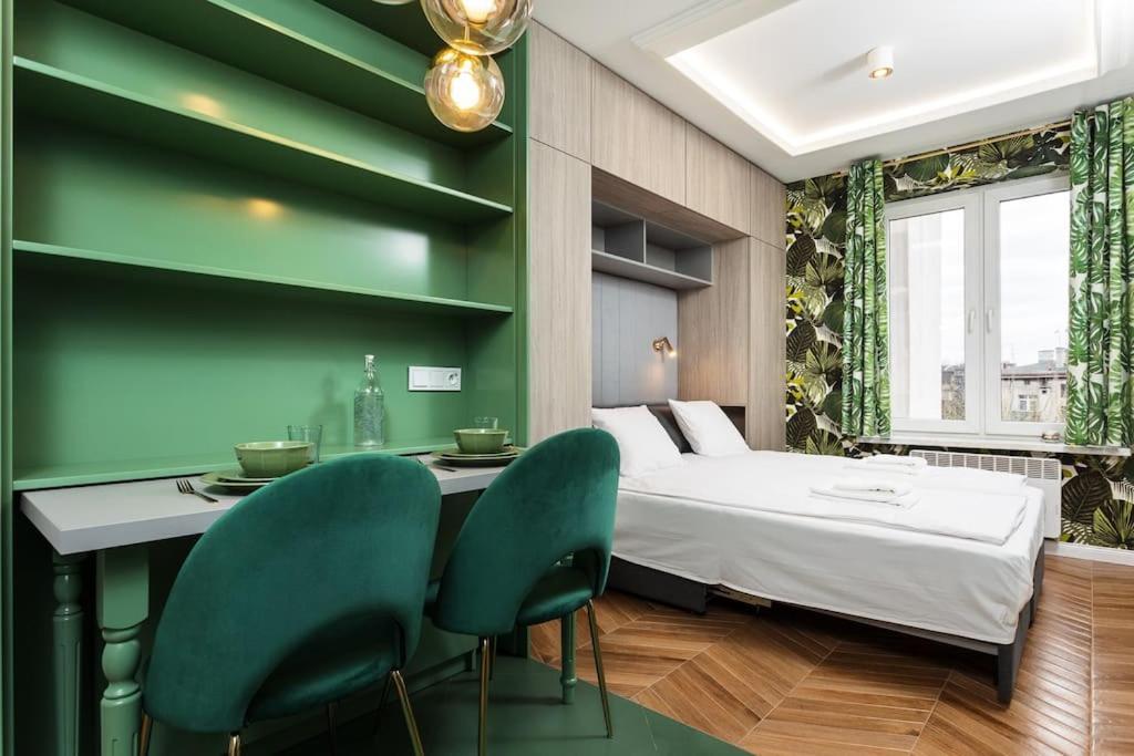 Verdant Oasis - Old Town Studio - By Upstairs Cracovia Exterior foto