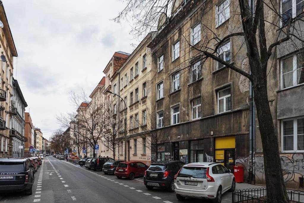 Verdant Oasis - Old Town Studio - By Upstairs Cracovia Exterior foto